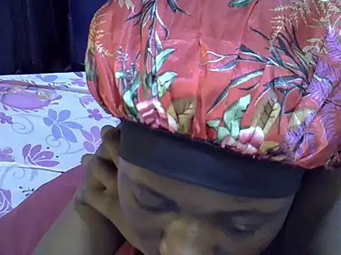 Adaline-Paris online show from November 21, 2025, 3:38 am