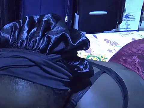 Snapshot of Adaline-Paris chatting on December 20, 2025, 8:43 am Adaline-Paris online show from December 20, 2025, 8:43 am