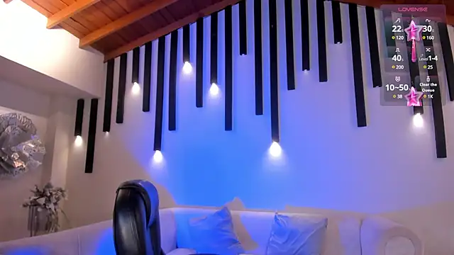 SamanthaKlein  online show from December 21, 2024, 9:55 am