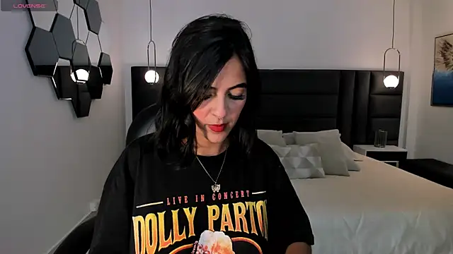 Snapshot of VictoriaMilan_ chatting on December 11, 2024, 8:28 pm VictoriaMilan online show from December 11, 2024, 8:28 pm