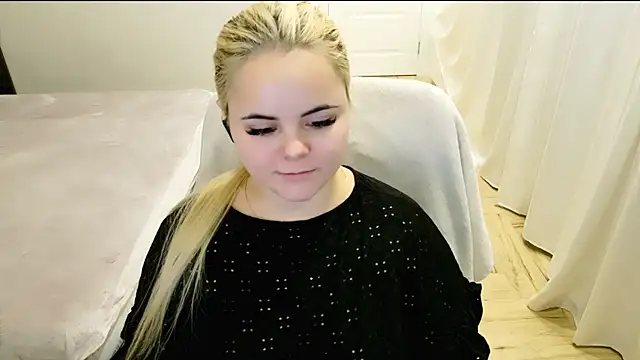 lovely-eyes online show from January 4, 2025, 2:56 am