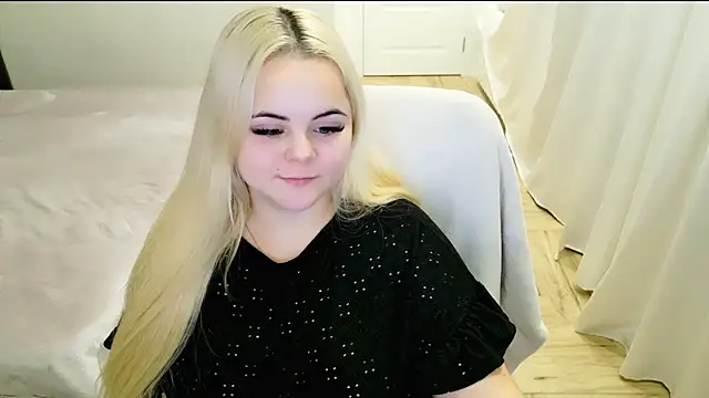 lovely-eyes online show from January 5, 2025, 3:32 am