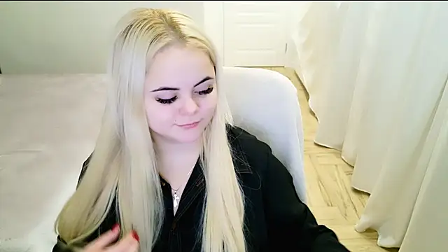 lovely-eyes online show from January 22, 2025, 10:26 pm