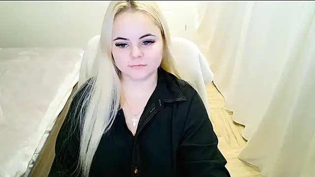 lovely-eyes online show from February 12, 2025, 4:23 am