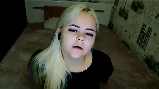 lovely-eyes online show from September 15, 2025, 4:51 pm