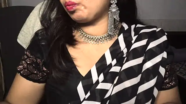 Snapshot of Gulaboo_bhabi chatting on June 17, 2026, 5:36 pm Gulaboo bhabi online show from June 17, 2026, 5:36 pm