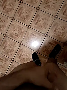 AvispaQlona online show from December 4, 2025, 7:50 am