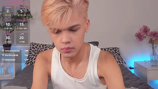 Snapshot of Felix_Rey chatting on February 2, 2025, 10:39 pm Felix Rey online show from February 2, 2025, 10:39 pm