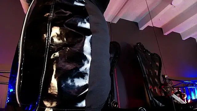 MorganaCrowley online show from April 24, 2026, 12:07 pm