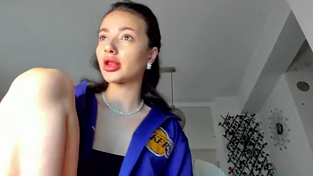 IreneVON online show from December 18, 2024, 5:15 am