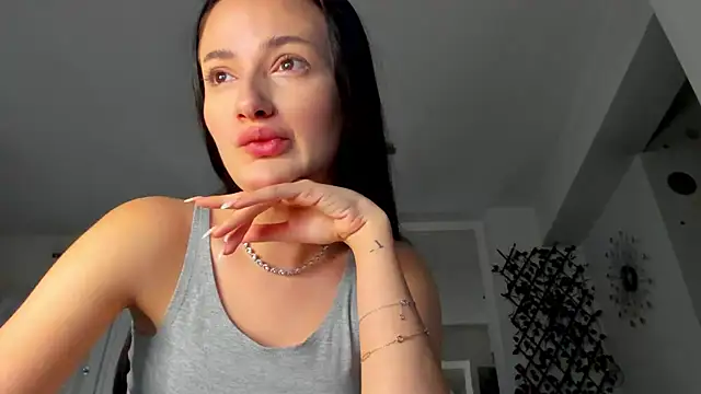 IreneVON online show from January 21, 2025, 3:43 pm