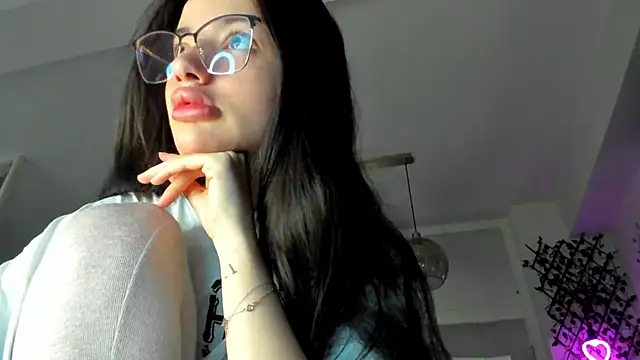 IreneVON online show from February 5, 2025, 5:30 am