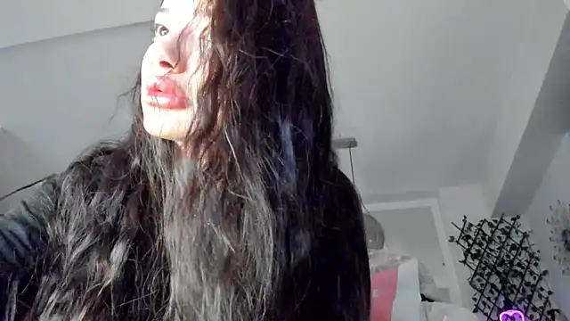 IreneVON online show from February 15, 2025, 5:41 am