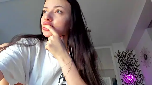 IreneVON online show from February 20, 2025, 6:06 am