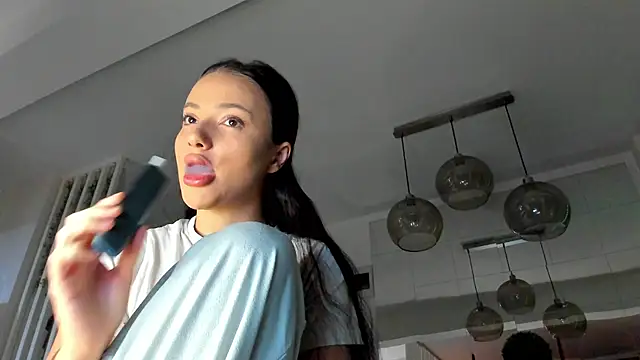 IreneVON online show from October 21, 2025, 3:51 am