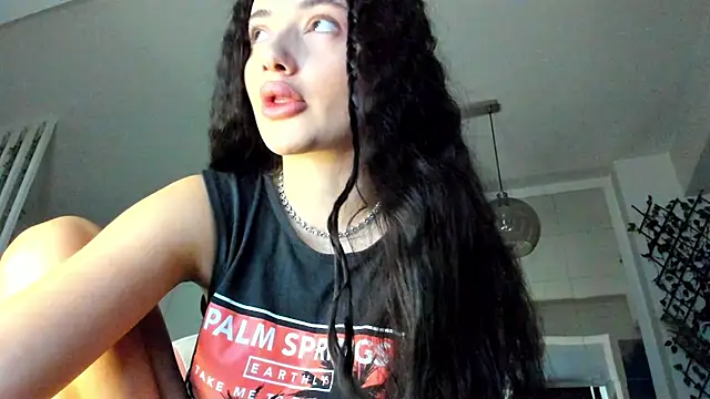 IreneVON online show from November 8, 2025, 6:13 am