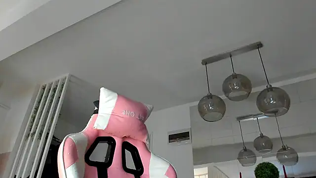 IreneVON online show from November 9, 2025, 6:23 am