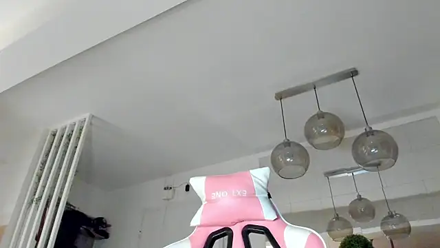 IreneVON online show from November 18, 2025, 4:28 am