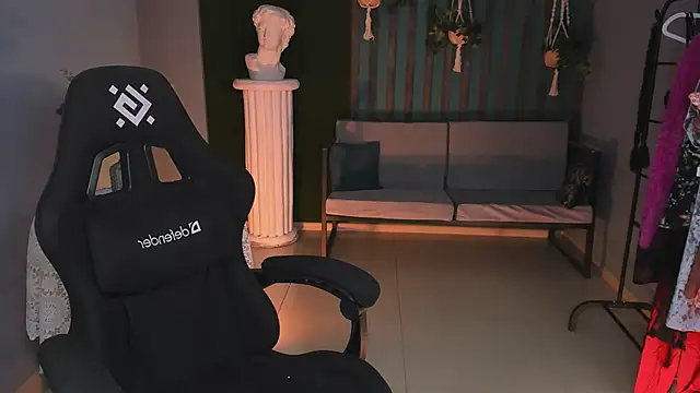 FioraMarmoris online show from January 12, 2025, 8:14 am