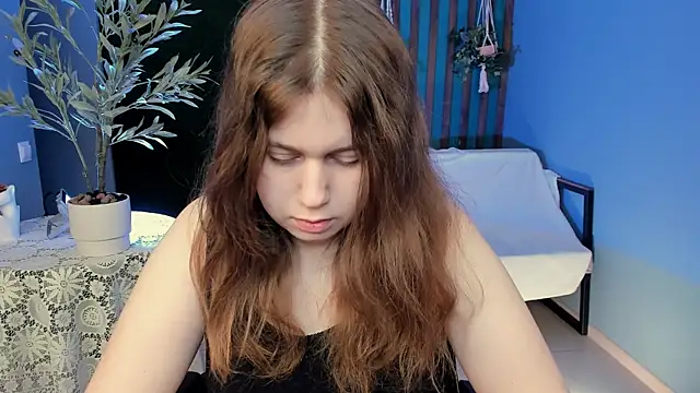 FioraMarmoris online show from March 18, 2026, 5:10 am