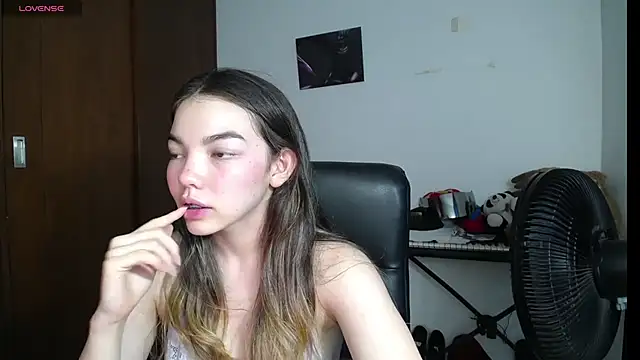 venelope1 online show from February 3, 2025, 4:46 am