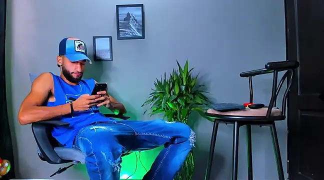 Damian 022 online show from March 12, 2025, 5:17 pm