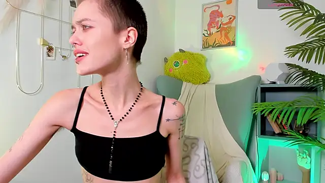 PamelaYong online show from February 2, 2025, 1:41 pm