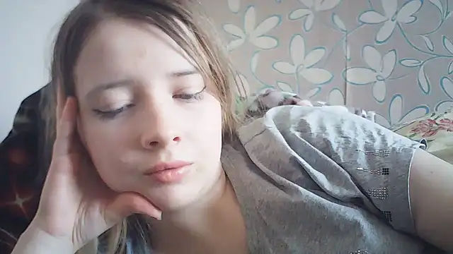 ViolaCandy online show from May 27, 2026, 4:53 am