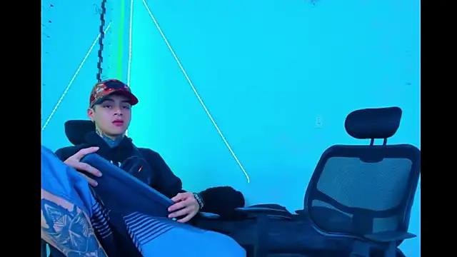 HOT boy2025 online show from September 19, 2025, 5:20 am