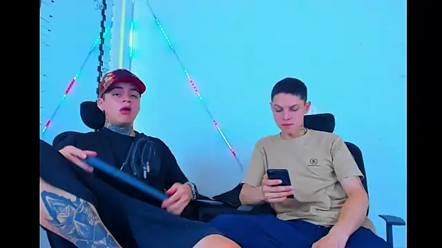 HOT boy2025 online show from September 25, 2025, 3:32 am