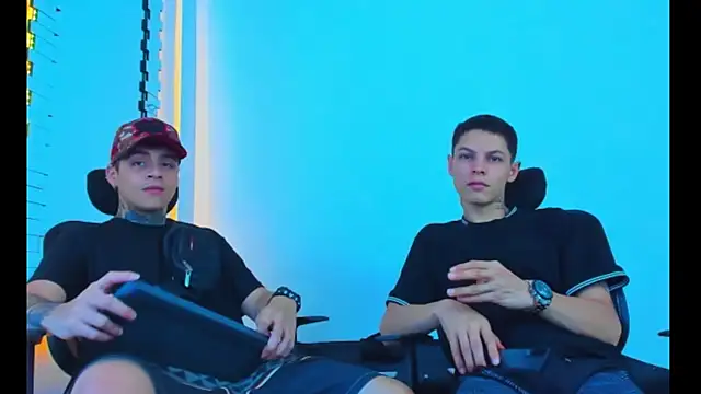 HOT boy2025 online show from November 23, 2025, 4:45 am