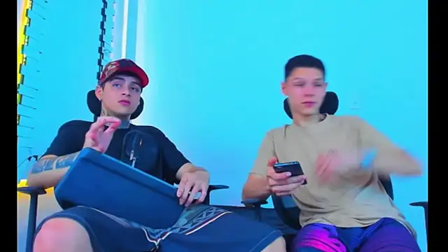 HOT boy2025 online show from November 25, 2025, 3:17 am