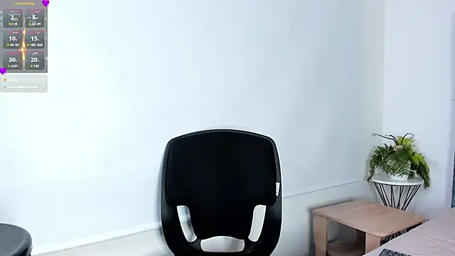 Dapnne  online show from December 13, 2024, 2:32 am