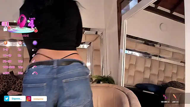 Dapnne  online show from September 19, 2025, 12:28 pm