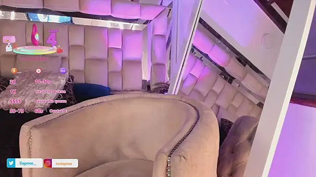 Dapnne  online show from September 20, 2025, 8:32 pm