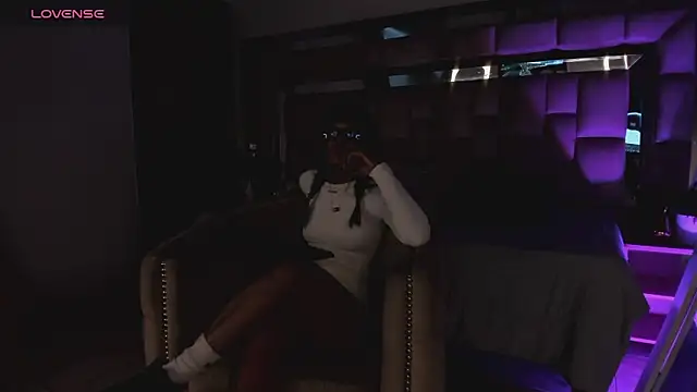 Dapnne  online show from September 25, 2025, 1:15 pm