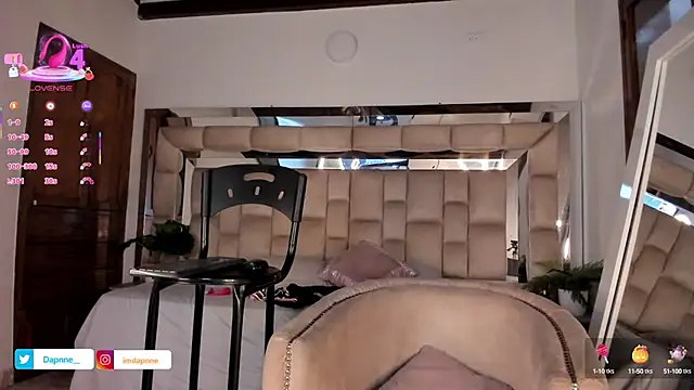 Dapnne  online show from October 10, 2025, 12:48 pm