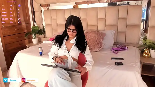 Dapnne  online show from October 21, 2025, 12:39 pm