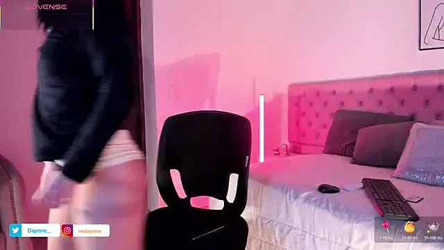 Dapnne  online show from December 1, 2025, 4:39 am