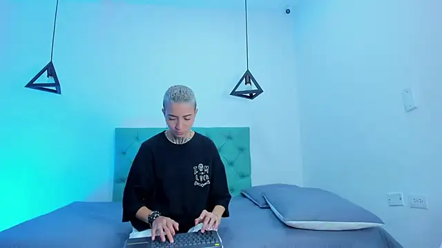 Tinny and Candy online show from March 2, 2025, 1:05 pm