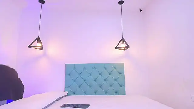 Tinny and Candy online show from March 6, 2025, 1:03 pm