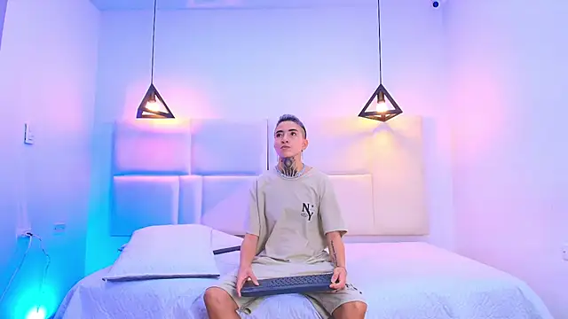 Tinny and Candy online show from March 21, 2025, 1:12 pm