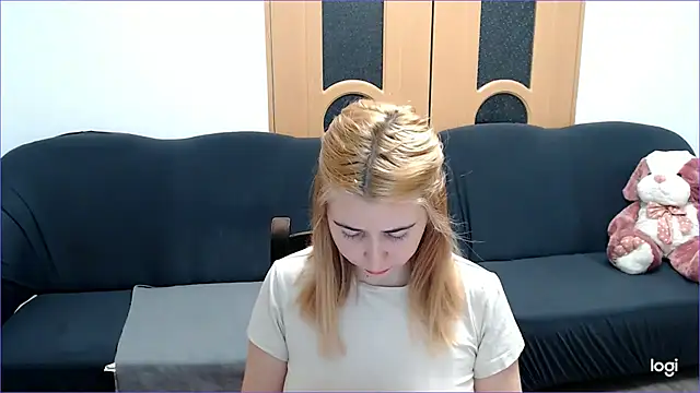 VioletaFlower7 online show from February 8, 2025, 8:52 am