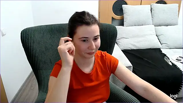 VioletaFlower7 online show from December 3, 2025, 9:57 pm