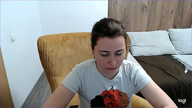 Snapshot of VioletaFlower7 chatting on April 30, 2026, 8:42 am VioletaFlower7 online show from April 30, 2026, 8:42 am
