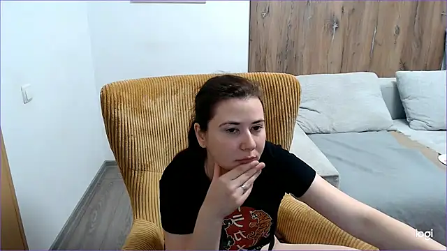 Snapshot of VioletaFlower7 chatting on May 17, 2026, 7:28 am VioletaFlower7 online show from May 17, 2026, 7:28 am