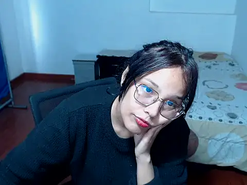 Snapshot of home_vlak chatting on November 13, 2025, 4:28 pm home vlak online show from November 13, 2025, 4:28 pm