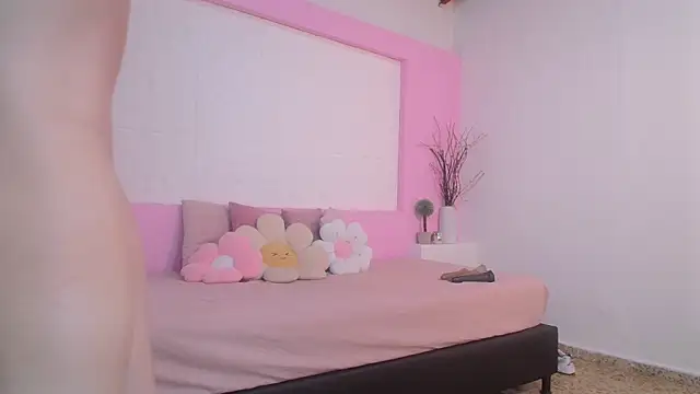 OraLarson online show from October 30, 2025, 12:06 pm