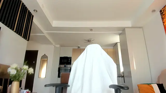 Alessa Burns online show from March 5, 2025, 10:44 am