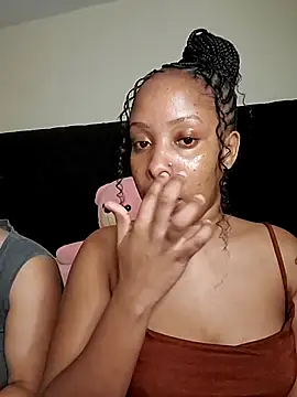 R-thequeen online show from May 6, 2026, 9:42 pm